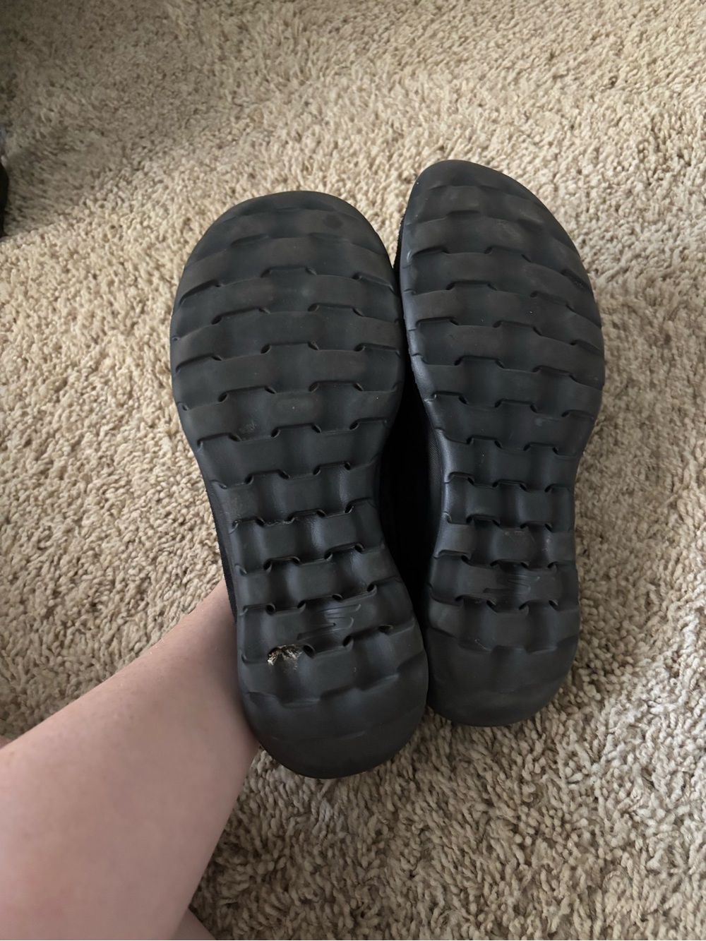 Skechers - Picture 3 of 4